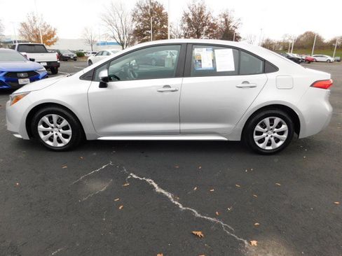 Used 2024 Toyota Corolla LE image 9