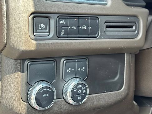 Used 2023 GMC Yukon SLT RWD image 25