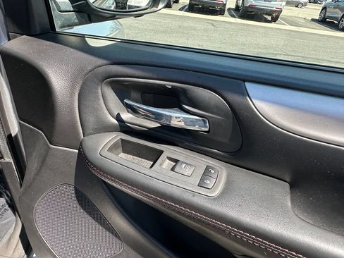 Used 2019 Dodge Grand Caravan GT FWD image 16