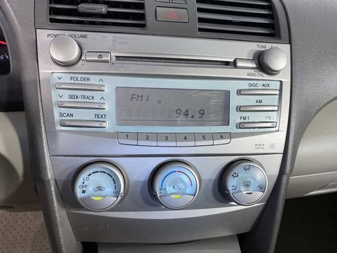Used 2009 Toyota Camry LE FWD image 18