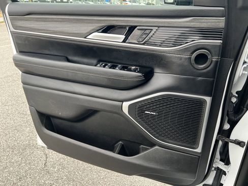 Used 2024 Jeep Wagoneer L Series II w/ Flexible Seating Group image 19