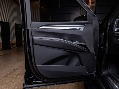 Used 2026 Cadillac Escalade ESV V image 39