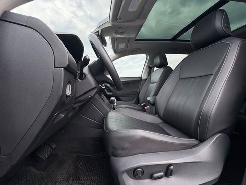 Used 2023 Volkswagen Tiguan SE w/ Panoramic Sunroof Package FWD image 17