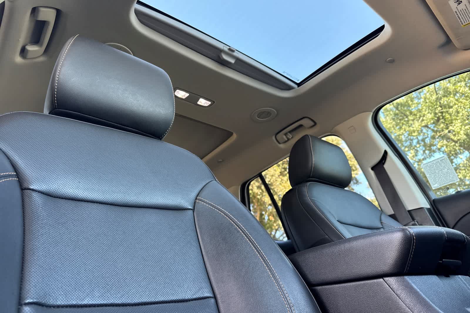 Used 2021 Chevrolet Traverse Premier w/ Redline Edition FWD image 18