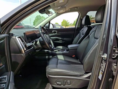 Used 2024 Kia Sorento S FWD image 13