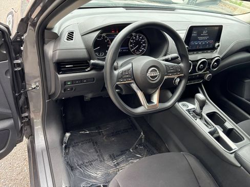 Used 2025 Nissan Sentra SV FWD image 32