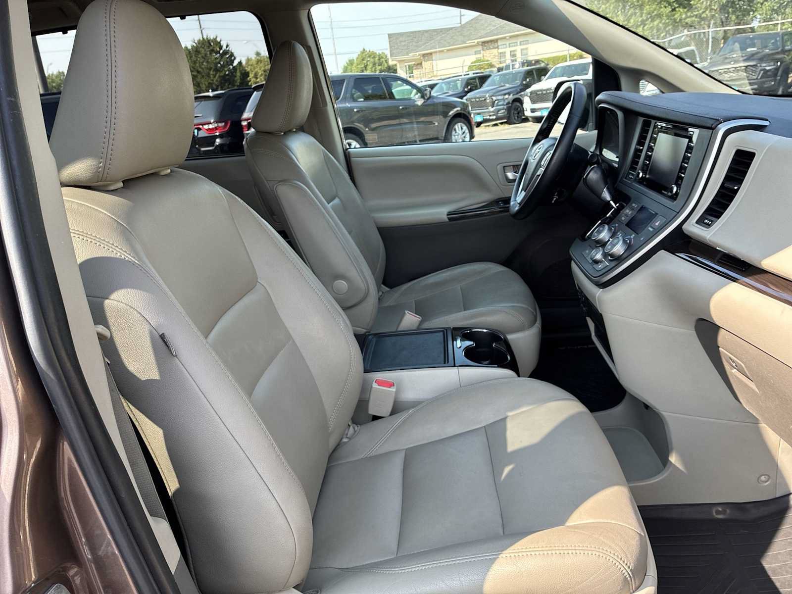 Used 2020 Toyota Sienna XLE w/ XLE Navigation Package AWD/4WD image 26