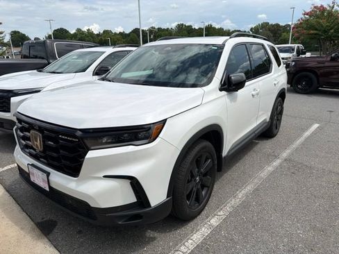 Used 2025 Honda Pilot Black Edition image 3