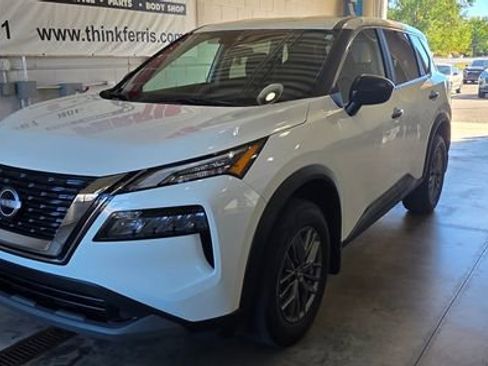 Used 2023 Nissan Rogue S image 1