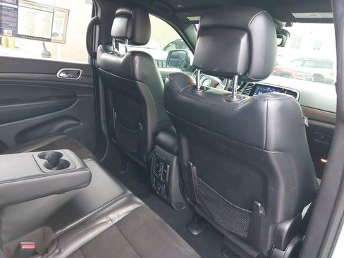 Used 2019 Jeep Grand Cherokee Altitude RWD image 12