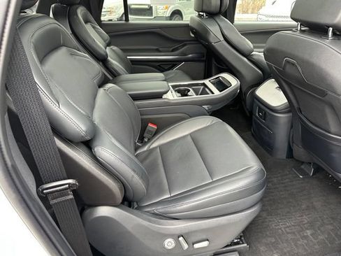 Used 2025 Lincoln Navigator L Reserve w/ Jet Appearance Package AWD/4WD image 11
