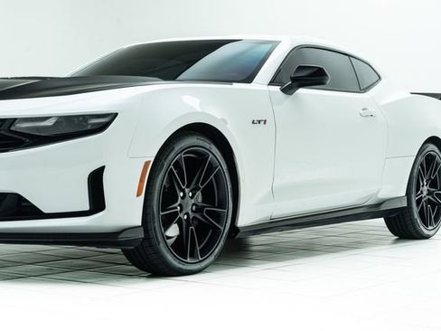 Used 2020 Chevrolet Camaro LT w/ Technology Package RWD image 10