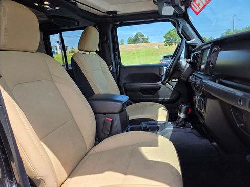 Used 2022 Jeep Gladiator Sport AWD/4WD image 19