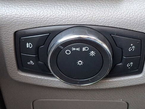 Used 2015 Ford F150 XLT image 22