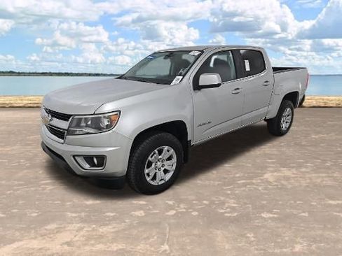 Used 2018 Chevrolet Colorado LT w/ LT Convenience Package RWD image 2