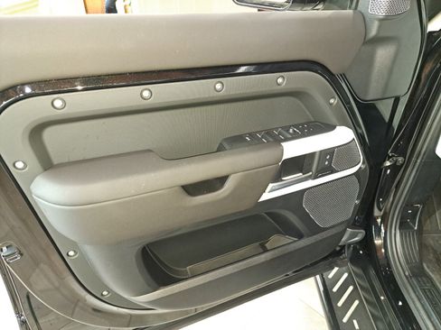 Used 2024 Land Rover Defender 110 S image 10