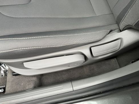 Used 2025 Hyundai Elantra SEL image 23