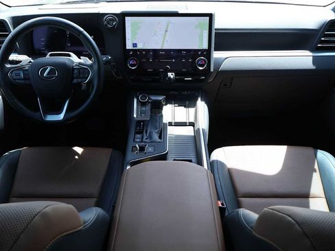Used 2025 Lexus GX 550 w/ Accessory Package (2T) AWD/4WD image 10