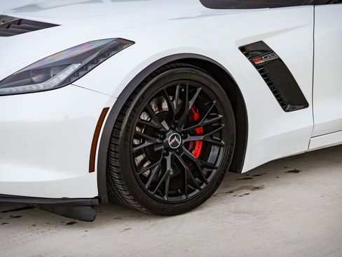 Used 2016 Chevrolet Corvette Z06 w/ Chrome Badge Package image 8
