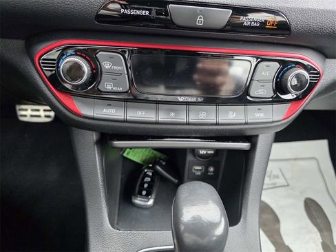 Used 2018 Hyundai Elantra GT Sport image 10