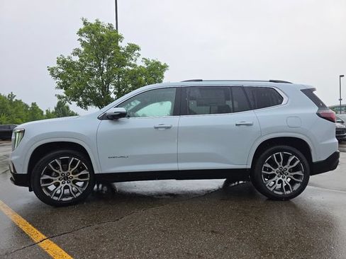 New 2026 GMC Acadia Denali Ultimate w/ LPO, Floor Liner Package AWD/4WD image 13