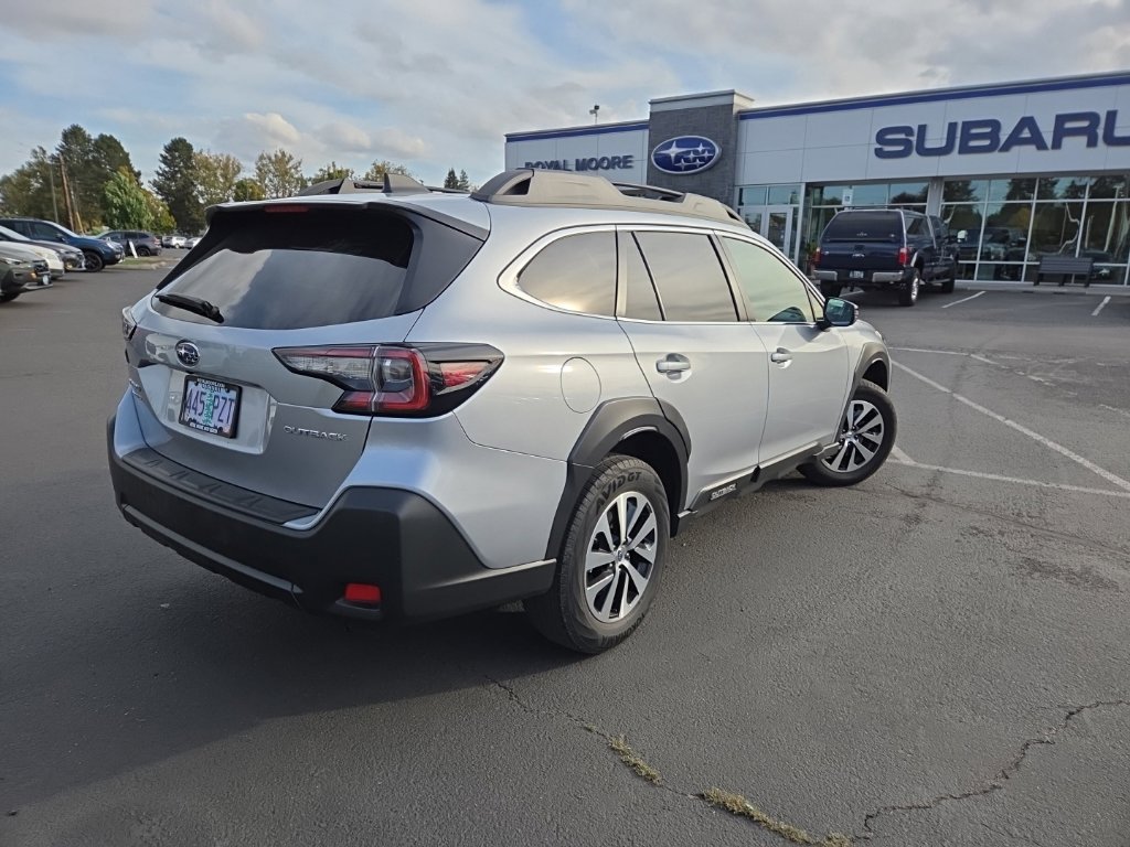 Used 2025 Subaru Outback Premium AWD/4WD image 7