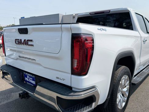 Used 2022 GMC Sierra 1500 SLT w/ SLT Premium Package AWD/4WD image 6