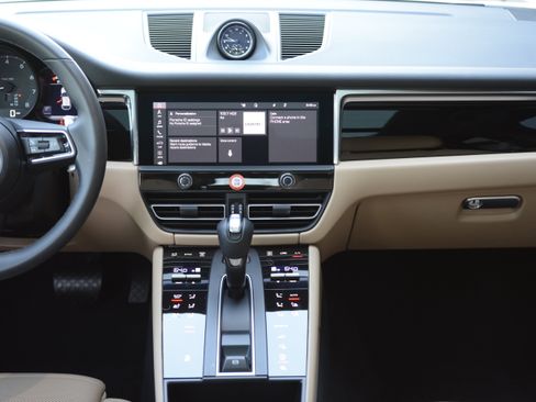 Certified 2026 Porsche Macan AWD/4WD image 20