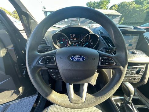 Used 2017 Ford Escape SE w/ Equipment Group 201A image 23