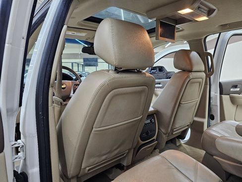 Used 2013 Chevrolet Suburban LTZ RWD image 25