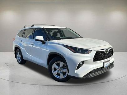 Used 2022 Toyota Highlander LE