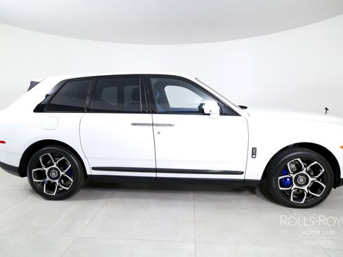 Used 2024 Rolls-Royce Cullinan Black Badge image 10