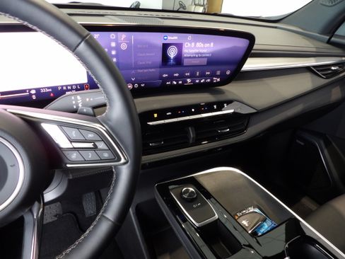 Used 2025 Buick Enclave Preferred image 15