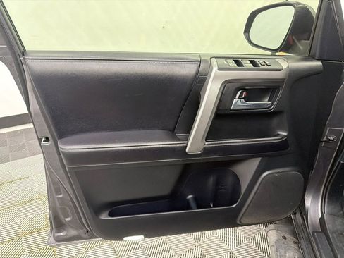 Used 2016 Toyota 4Runner SR5 RWD image 11