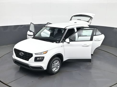 New 2026 Hyundai Venue SE FWD image 30