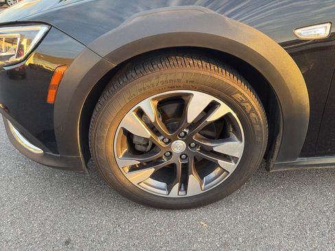 Used 2018 Buick Regal Essence w/ Driver Confidence Package #1 image 9