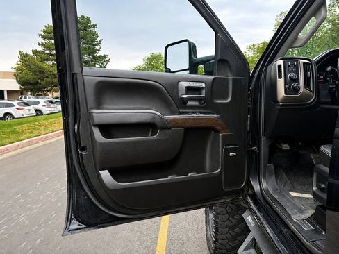 Used 2018 GMC Sierra 2500 Denali w/ Duramax Plus Package AWD/4WD image 13