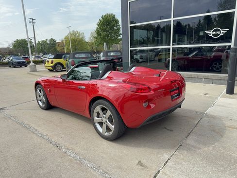 Used 2008 Pontiac Solstice Convertible w/ Preferred Package RWD image 3