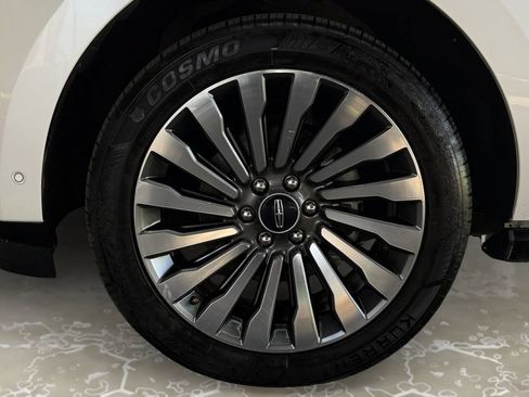 Used 2019 Lincoln Navigator Reserve AWD/4WD image 14