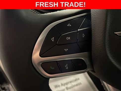Used 2023 Chrysler Pacifica Touring-L AWD/4WD image 30