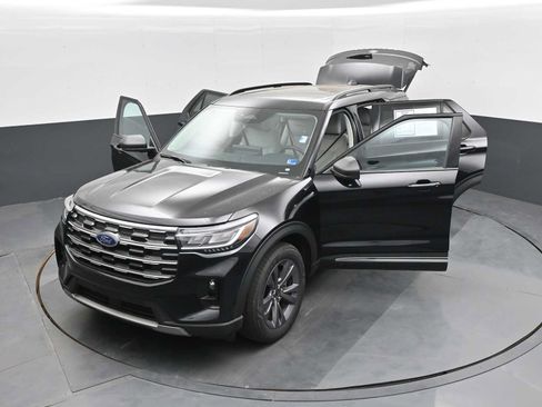Used 2025 Ford Explorer Active w/ Active Comfort Package AWD/4WD image 30