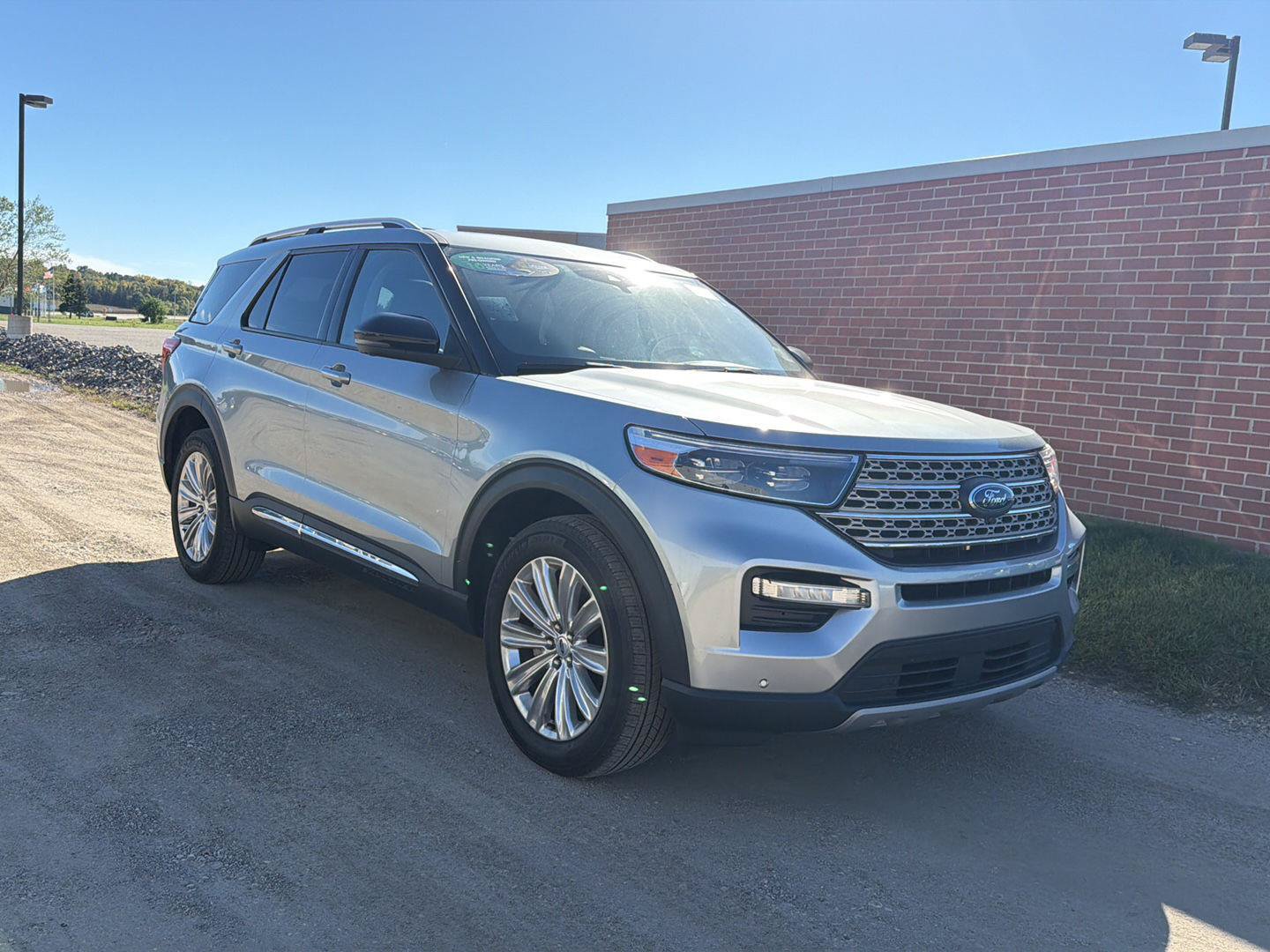 Used 2023 Ford Explorer Limited w/ Equipment Group 301A AWD/4WD image 2