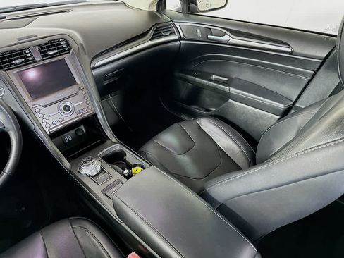 Used 2019 Ford Fusion Titanium FWD image 11