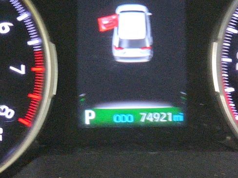 Used 2021 Toyota RAV4 XLE AWD/4WD image 2