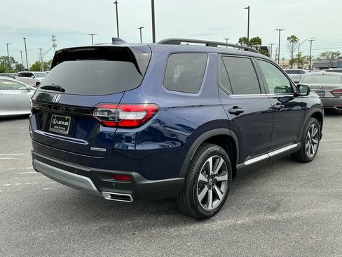 Used 2025 Honda Pilot Touring image 3