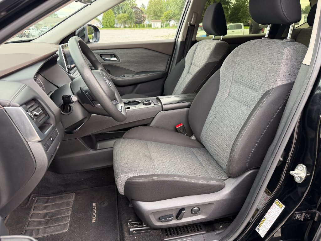 Used 2023 Nissan Rogue SV AWD/4WD image 3