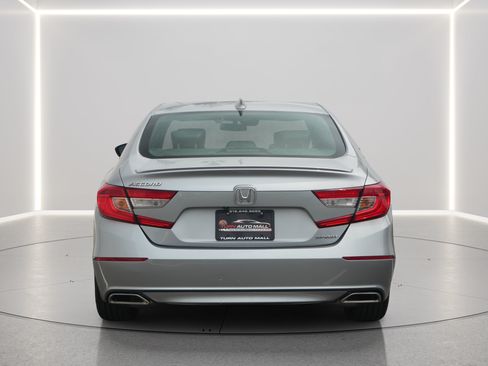 Used 2018 Honda Accord Sport image 3