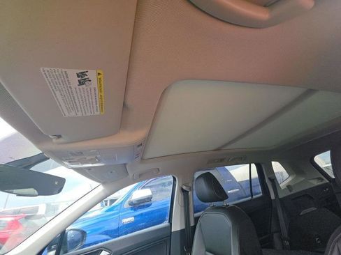 Used 2021 Volkswagen Tiguan SE w/ Panoramic Sunroof Package AWD/4WD image 11