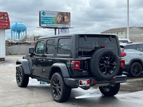 Used 2025 Jeep Wrangler Unlimited Sahara w/ Safety Group AWD/4WD image 9
