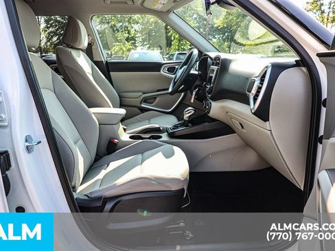 Used 2025 Kia Soul LX w/ LX Technology Package FWD image 21